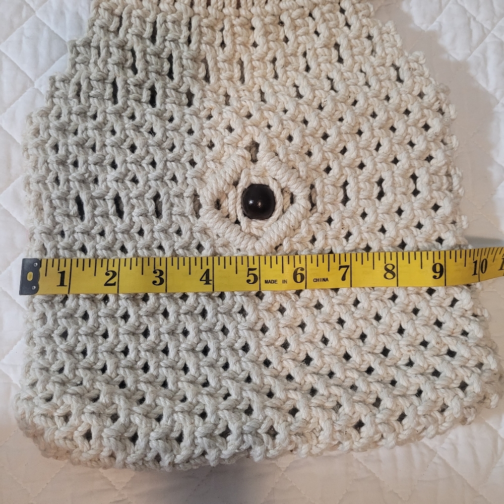 Vintage 70's Cream Boho Crochet Bag with Wooden Handle - Picture 8 of 9